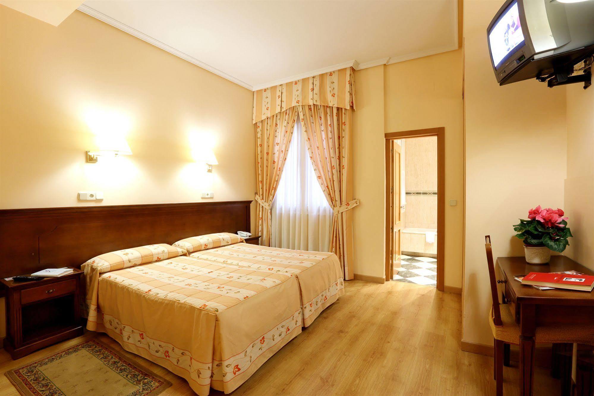 מדריד Hostal Sil & Serranos מראה חיצוני תמונה