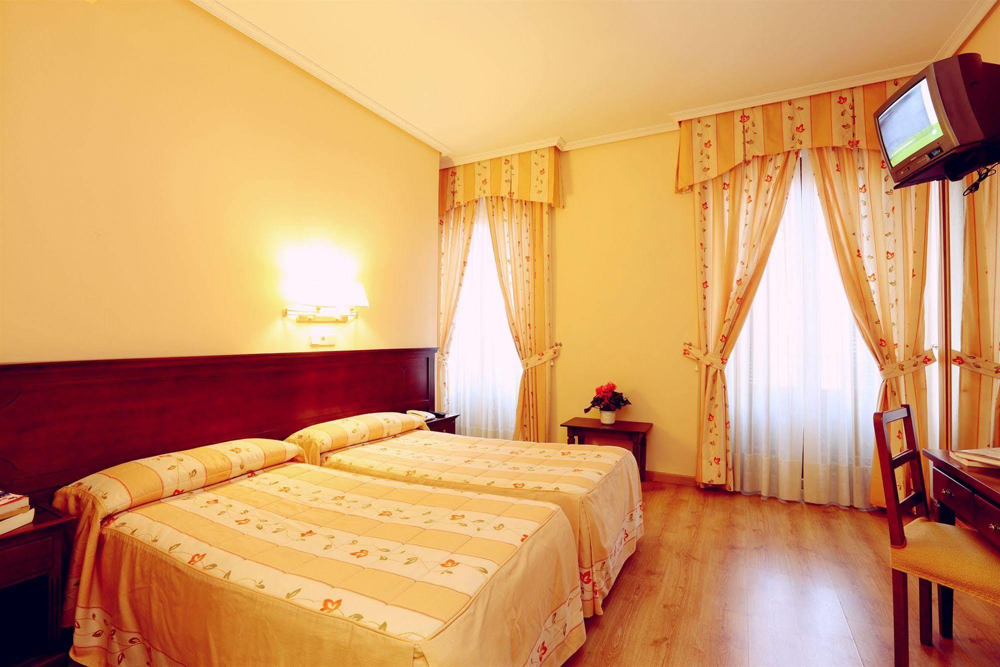מדריד Hostal Sil & Serranos מראה חיצוני תמונה