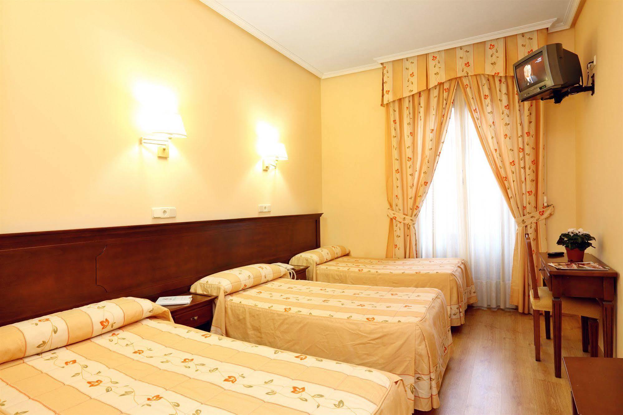 מדריד Hostal Sil & Serranos מראה חיצוני תמונה