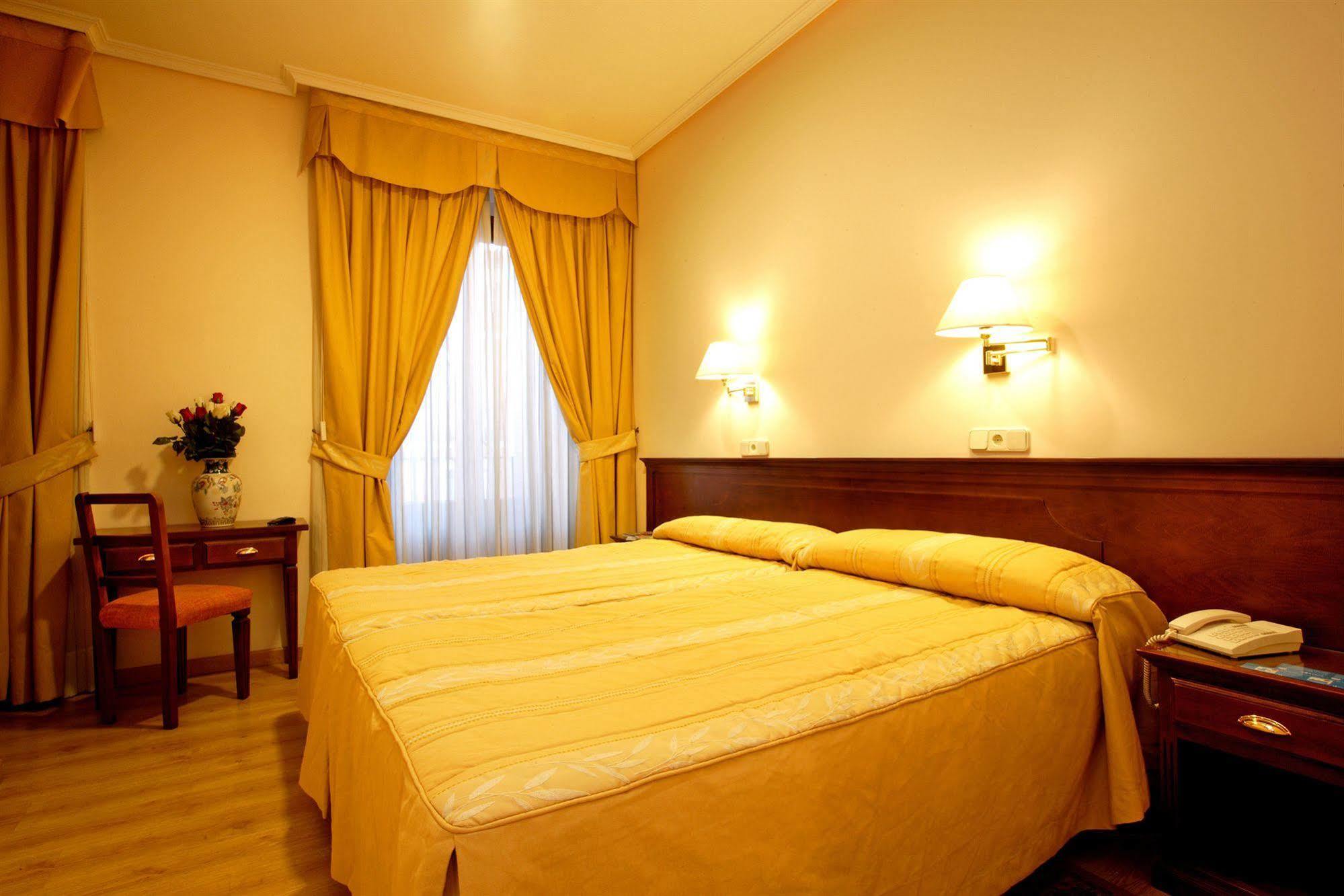 מדריד Hostal Sil & Serranos מראה חיצוני תמונה