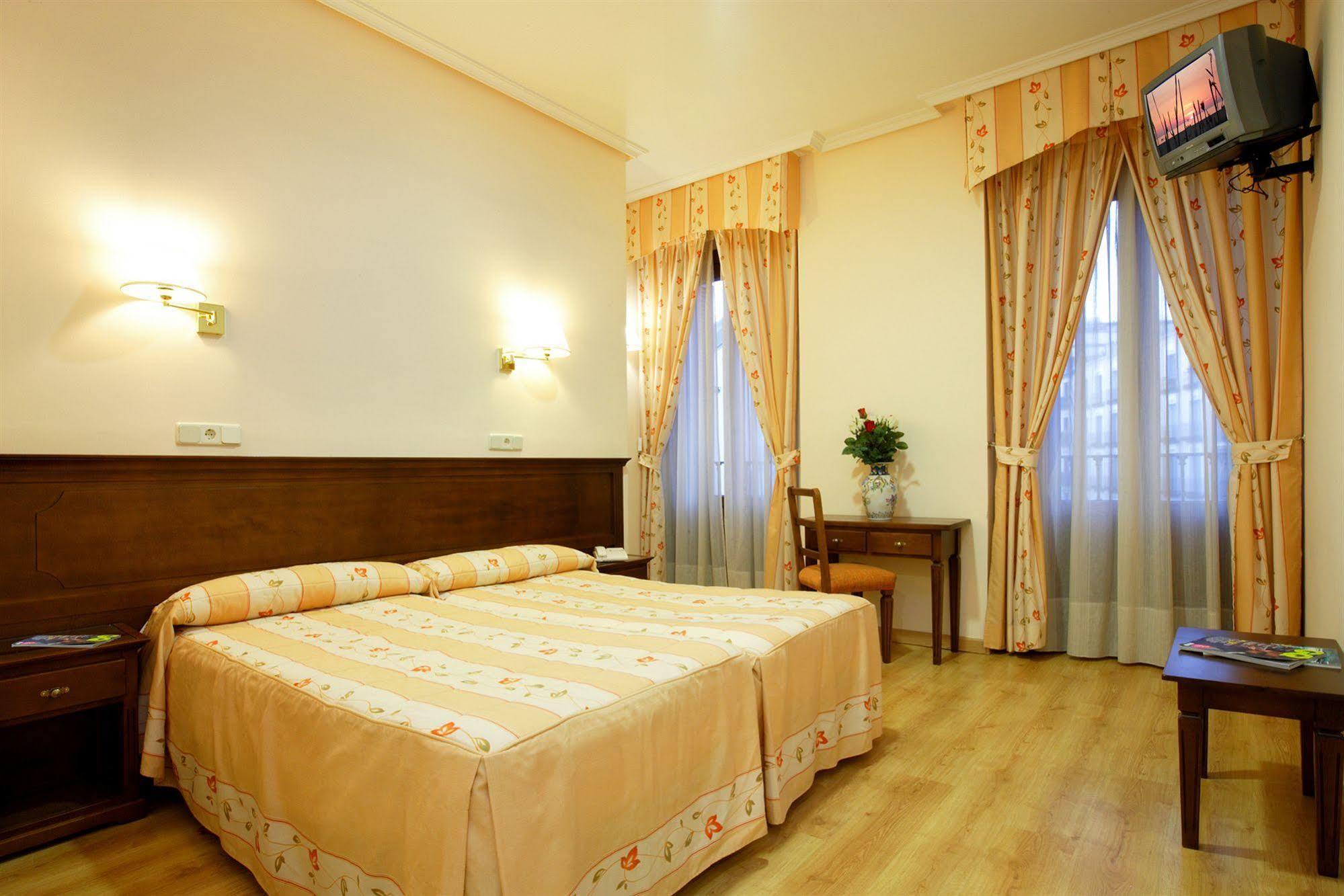 מדריד Hostal Sil & Serranos מראה חיצוני תמונה