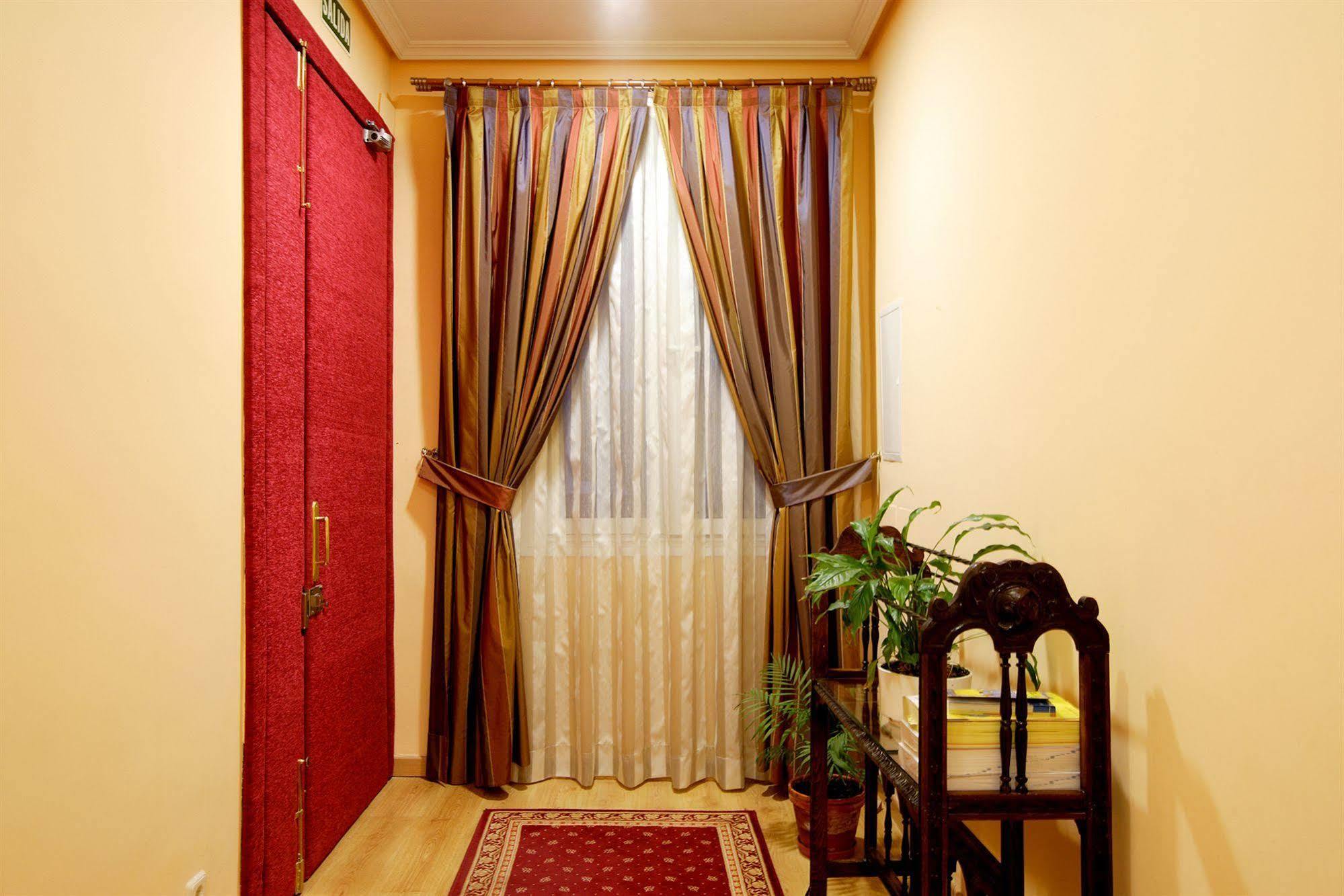 מדריד Hostal Sil & Serranos מראה חיצוני תמונה