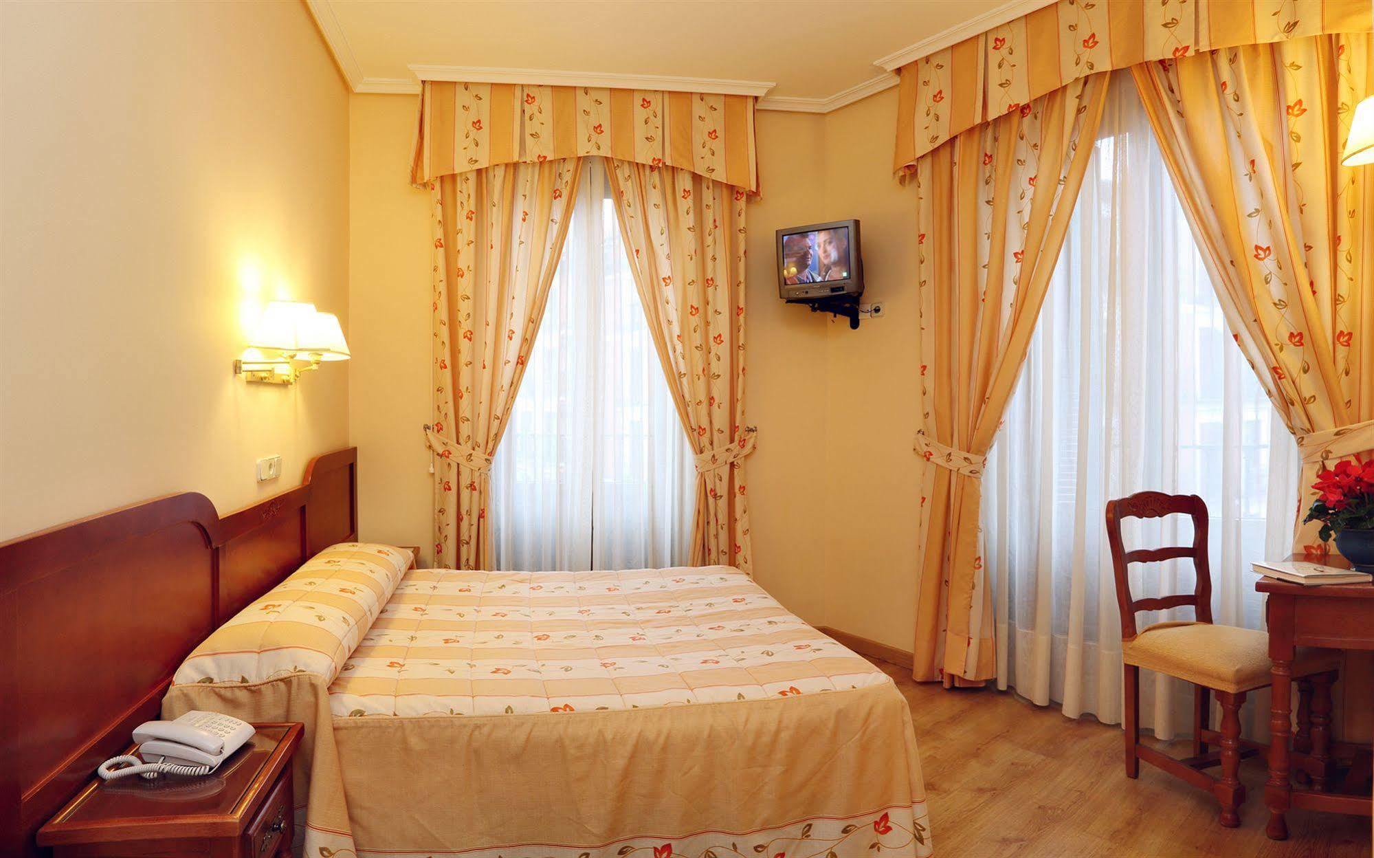 מדריד Hostal Sil & Serranos מראה חיצוני תמונה